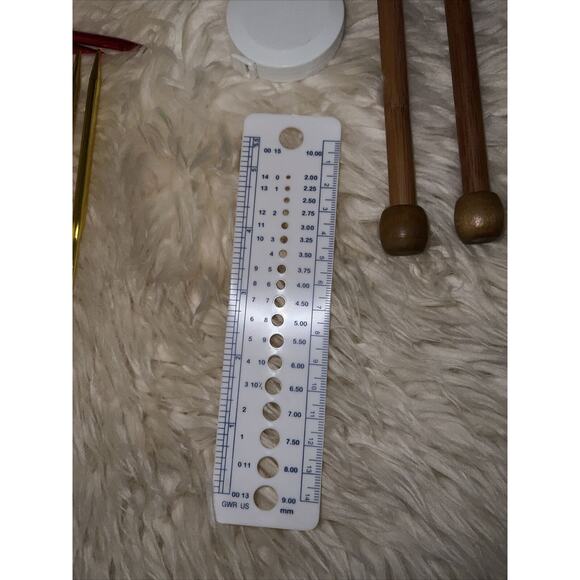 Knitting Needles Lot Diff Colors And Sizes One New K Crochet Hook Book Plus More - Picture 11 of 16